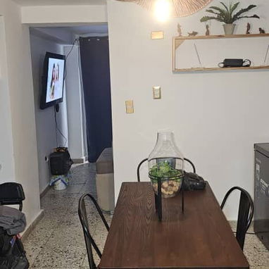 Vendo aparatamento de 2 cuartos con todo adentro incluyendo una moto nueva - 9/10