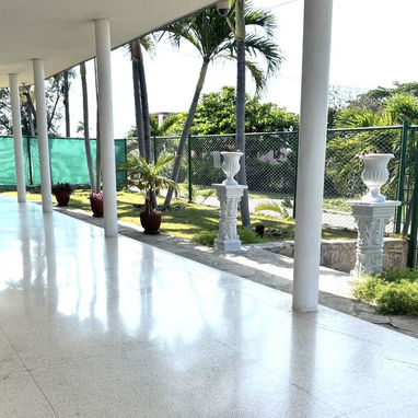 RENTA FRENTE A LA PLAYA BOCA CIEGA CON. PISCINA GRANDE.  CORRIENTE CON PANELES SOLARES. AGUA 24 HORAS - 5/7