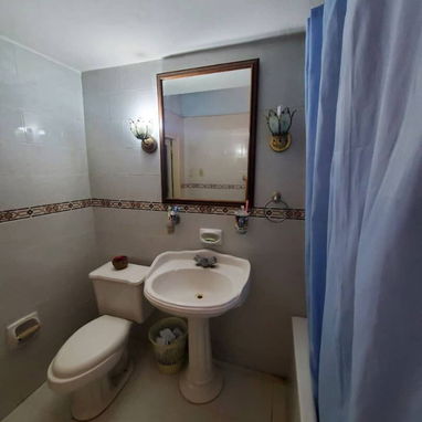 Ref # 48.Ofertaaa precioso y super grande biplanta bajos a la venta!!! Con patio y garaje!!! - 6/10