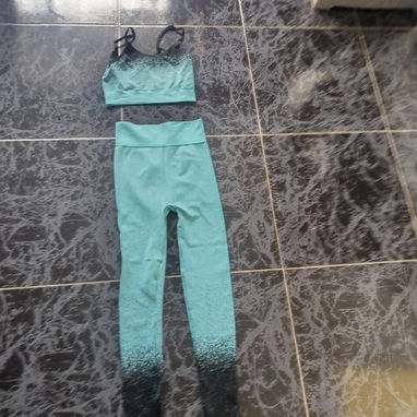 Juego de licra larga y camisetica - Img 125099060