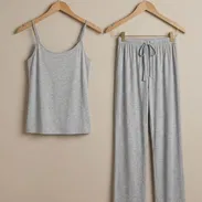 Conjunto de pijama top y pantalon gris mujer - Img 56245284