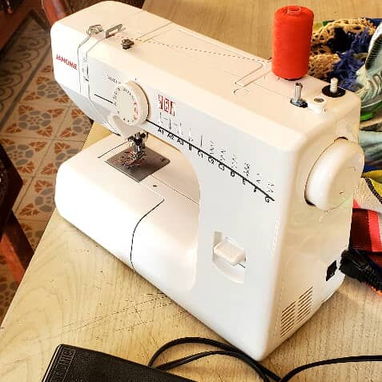 Maquina de coser en perfecto estado - Img 120673186