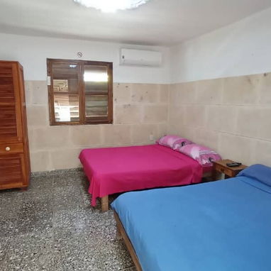Casa de Renta con Piscina en la Playa de Guanabo - 8/10