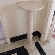 Pedestal de mármol beige con base redonda o cuadrada, mide 1 metro. Me ajusto - Img 55632615