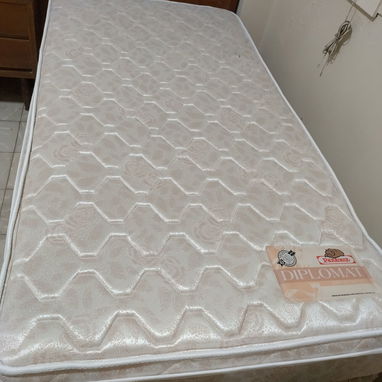 Camas personales con colchon y box spring, en buen estado - Img 122842869