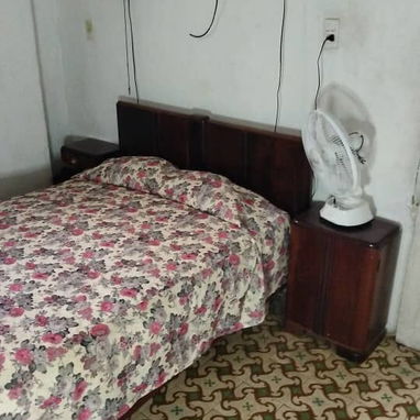 Casa apartamento en el Vedado en zona de letras Consta de' Sala Comedor 2 cuartos 1 Bañó Cocina amplía Patio - Img 126336303