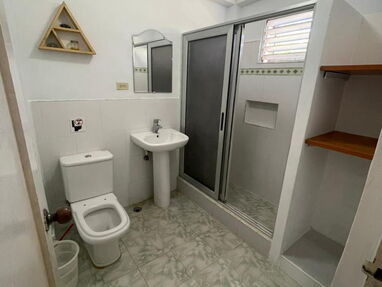 Renta casa en Guanabo a 1 cuadra de la playa de 2 habitaciones,sala,cocina,comedor,56590251 - Img 62353066