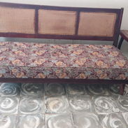 Juego de sala tapizado de madera de caoba en buen precio - Img 57894557