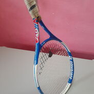 Se vende raqueta de tenis de aluminio con 3 pelotas incluidas - Img 45531571