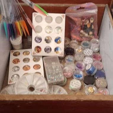 Vendo Negocio de Uñas con todo es llegar y trabajar .materiales y todo tipo de accesorios. - 5/10