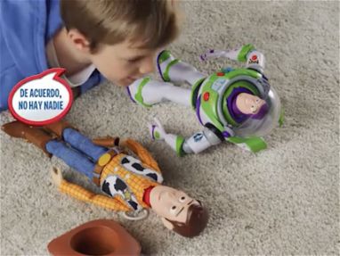 Toy Story Buzz Lightyear ANIMATRONICO Action Figure 32 cm INTERACTIVO con Comandos de Voz,+65 Frases y Sonidos, Se Mueve - Img 32873858