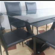 Se vende mesa de comedor importada de 6 sillas - Img 45452734