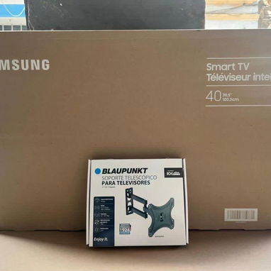 Smart TV Samsung de 40 pulgadas con su soporte giratorio - 2/4