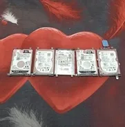 Tengo 5 discos duros de laptop de 500Gb, todos tienen poco uso 💯% de vida, sirven para consolas también, instalo sistem - Img 49278697