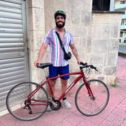 Vendo mi bici 🚲 híbrida 622: - Cambios Grip shift 3 x 6 - frenos v brake con tacos nuevos - Cuadro y tenedor con posibi - Img 56881959