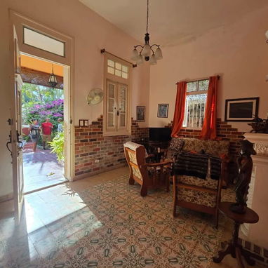 🏡✨ ¡CASA EN VENTA CON JARDÍN Y GARAJE! ✨🏡 - 9/10