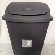 Cesto para basura color gris 70L - Img 56678143