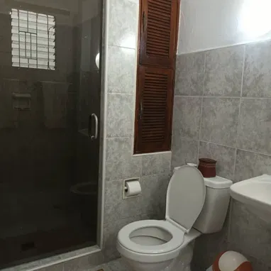 Renta en el Vedado muy CENTRICA! alquiler por tiempo o por noches - Img 109484042