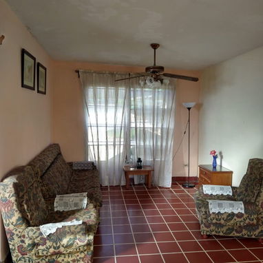 Apto en nuevo vedado cerca del zoológico y Barbarán, 2 cuartos y 2 baños, 1er piso, azotea libre , 2 terrazas 1 cubierta - 7/10