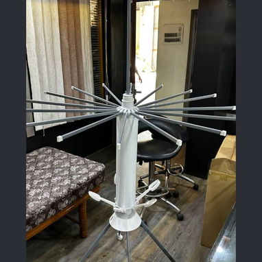 🚨 Tendedero Inteligente Tipo Pulpo . ✅Medidas : 180 cm de alto   🚨Material: Plástico y metal Con sus Ruedas  50 USD - 4/8