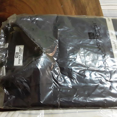 Se vende 2 camisas de hombre - Img 123494770