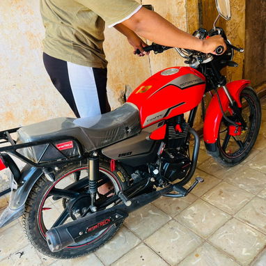 Venta de moto 4 tiempo 150cc, caja 5ta - Img 122722001