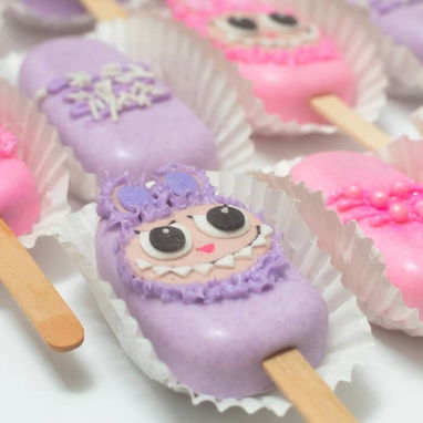 Curso presencial de candy bar de cupcakes, donas y galletas con decoración comestible y fondant - 5/9