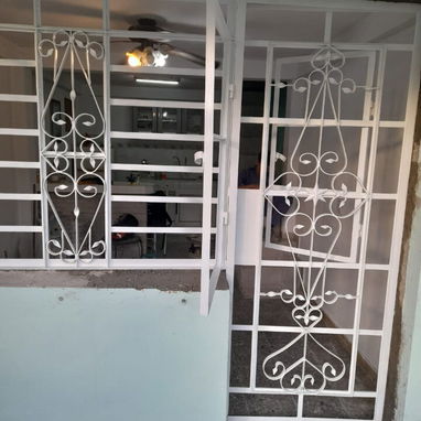 Se realizan trabajos de herrería - Img 120931382