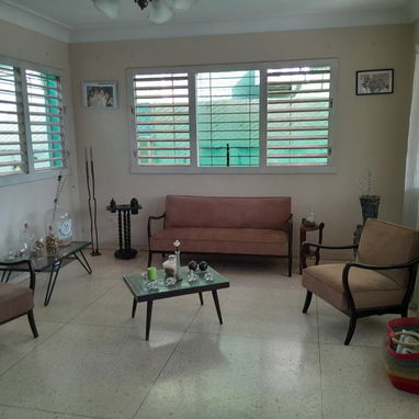 En el Mónaco!! Con ubicación excepcional para negocio!!! Chalet década del 50 con enorme patio y garaje!!!! - Img 117764441