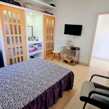 Venta de apartamento en el Vedado remodelado recientemente - 6/10