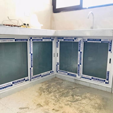 Puertas de marquetería de aluminio con cristales y melamina. Ventanas. Mamparas de baños. Closet de espejos ect - Img 112089829