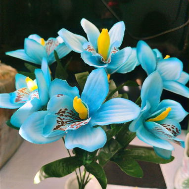 Flores artificiales para decorara negocios y espacios personales - Img 119234806