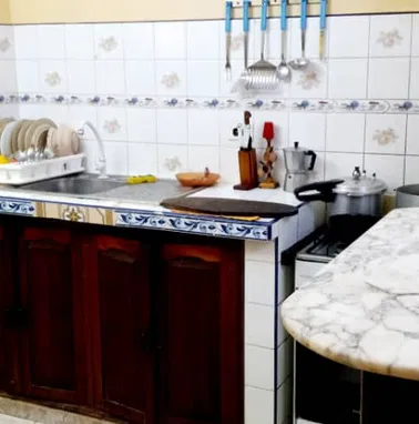 SE VENDE CASA INDEPENDIENTE EN GUANABO DE 4/4 3 BAÑOS 2 COCINAS PISCINA PEQUEÑA Y PATIO DE TIERRA AMPLIO - Img 96521097