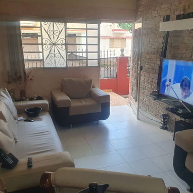 Ofertaaa apto de 2 cuartos y medio y dos baños en perfecto estado planta baja súper céntrico!!!! - Img 93790940