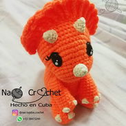 Cera triceratop amigurumi a crochet. Escribe por DM vía WhatsApp al 58473244 para ver disponibilidades y otras ofertase - Img 56066106