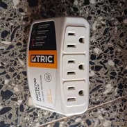 Protector de Voltaje TRIC (120V / 3 tomas / 140 Jules) - Img 56831033
