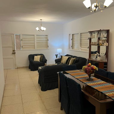 Venta de bajos de biplanta amplio en avenida Santa Amalia - Img 119396041