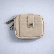 Monedero y tarjetero de cuero color Beige - Img 56834998
