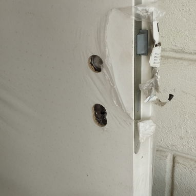 Puerta Blanca de madera Interior con bisagras y cerradura. - Img 126302485