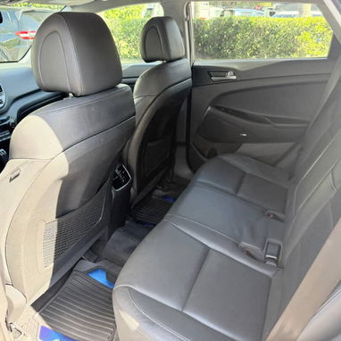 Se Vende Hyundai Tucson limite 2017 -99k millas en 23k Asientos en piel electricos techo panorámico encendido x botón .t - Img 123684337