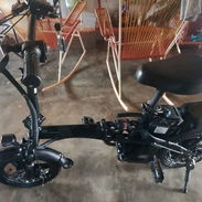 Se Vende esta bici electrica cin menos de un mes de uso. Está totalmente nueva y con todos sus accesorios. Sin detalles. - Img 57351661