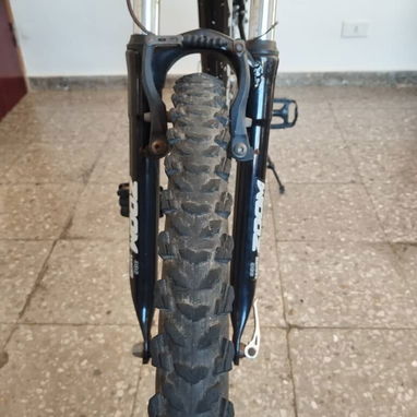 Vendo bicicleta de montaña, Orbea Tuareg, con cuadro negro y diseño clásico. Rin 26 - 7/9