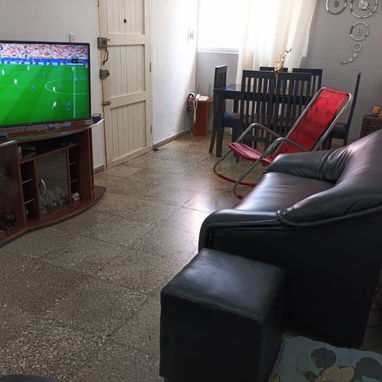 🏡Casa ofertando 🔖 📍 Ubicado en Casino Deportivo, Cerro (barrio tranquilo), cuarto piso📍 🌟✨Totalmente remodelado. - Img 127827888