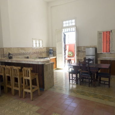 Cod.Z 🌟 ¡ALQUILER EN EL VEDADO! 🌟 2 Habitaciones 🛏️ / 2 Baños 🚿 / 2 Terrazas 🪴 - 500 USD al mes  💵 - Img 122565205
