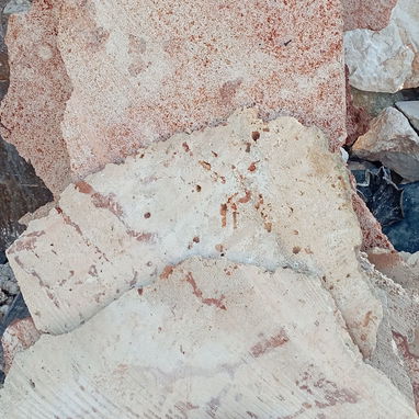 Enchape de piedra laja y jaimanita para eliminar la humedad y remodelar su casa o negocio. Somos 1ra mano precio módico. - Img 122519605