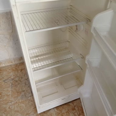 ❄️ Refrigerador con congelador – Funciona perfectamente - 3/5