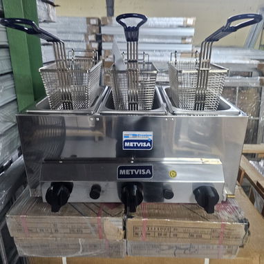 FREIDORA TRIPLE DE GAS ( 3L CADA CESTA ) / MARCA METVISA - Img 111673355