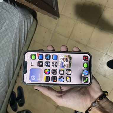 iPhones 16e - 2/2