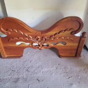 Cama de madera torneada + 2 mesitas de noche + 1 gavetero - Img 56373971