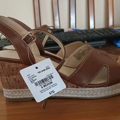 Vendo estas sandalias nuevas son el No. 8 (40), ver fotos interesados llamar a Marta 58407683 - Img 116656360